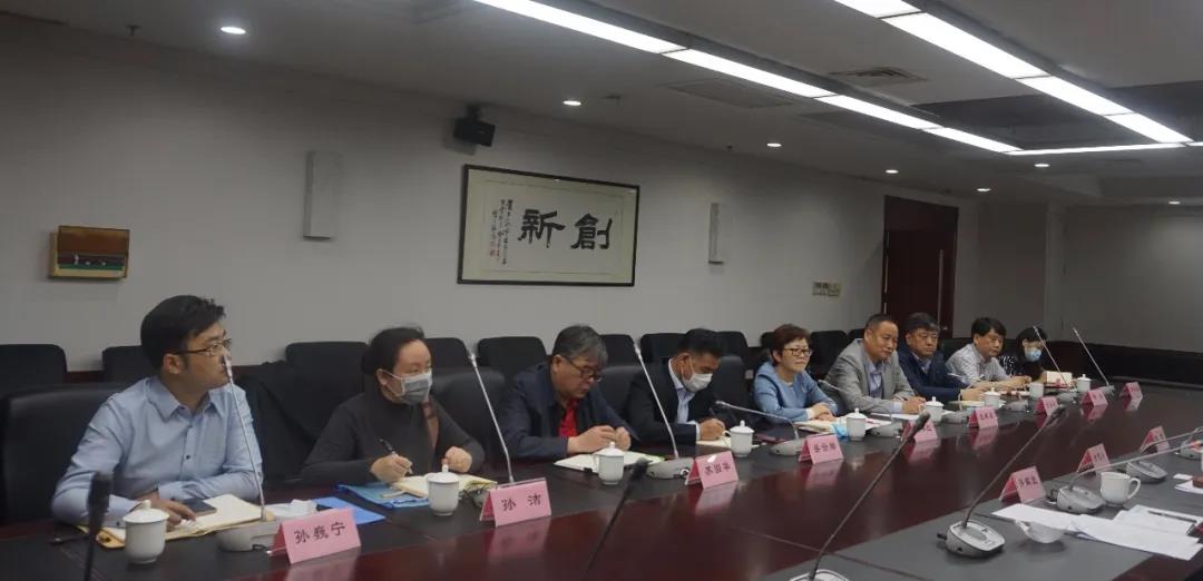 徐匯區人大常委會(huì )副主任、區總工會(huì )主席朱偉紅一行調研協(xié)會(huì )